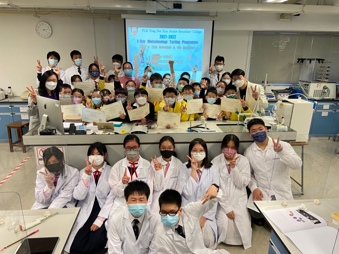 Our student helpers and students from PLK Chee Jing Yin Primary School were very happy to participate in the 3-Day Biotechnology Tasting Programme.