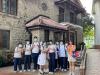 Students were introduced the history about the Run Run Shaw Heritage House and took a big photo.